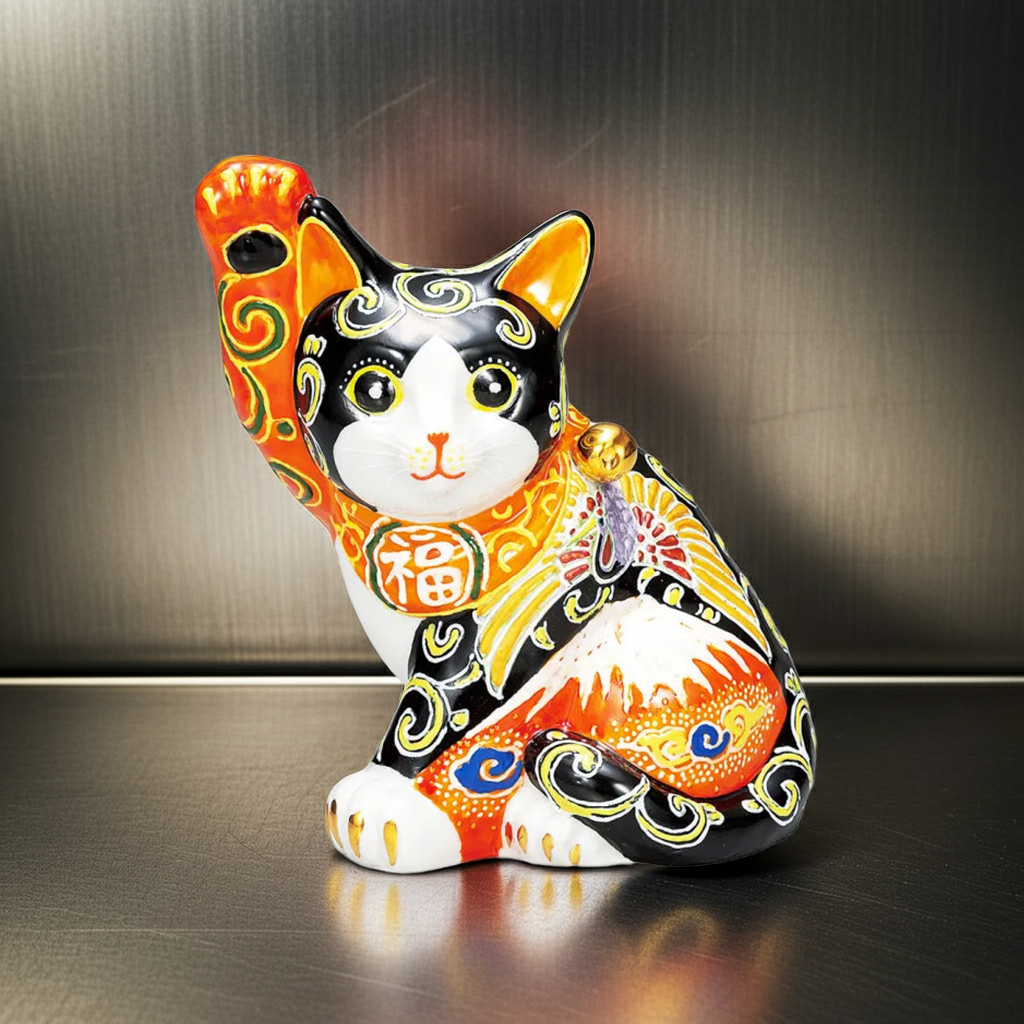 KUTANI PORCELAIN MANEKI NEKO – AKA FUJI AND CRANE MOTIF