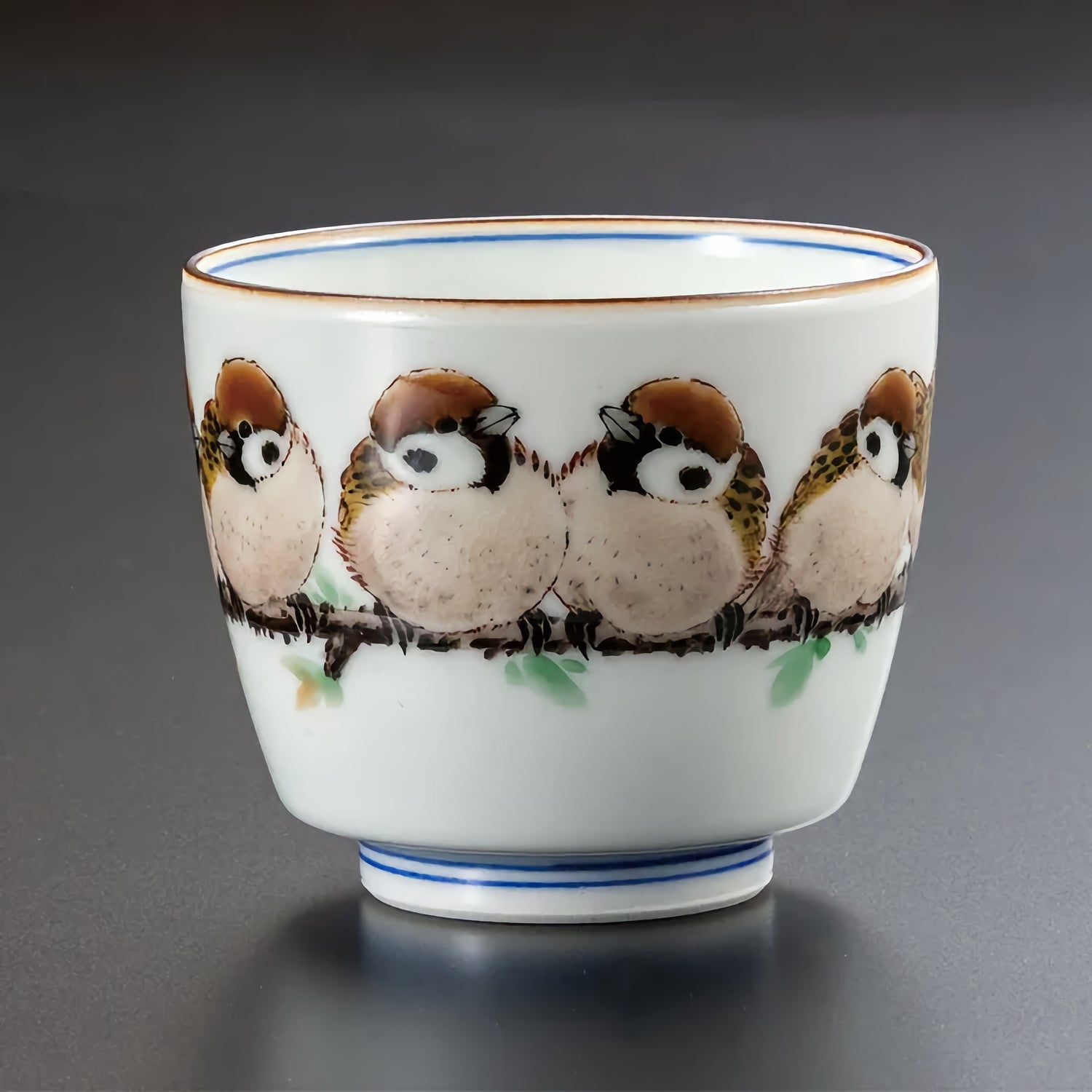 KUTANI GUINOMI SAKE CUP – SPARROWS IN FLIGHT MOTIF, HAND-PAINTED BY TOSHITO NAKAMURA