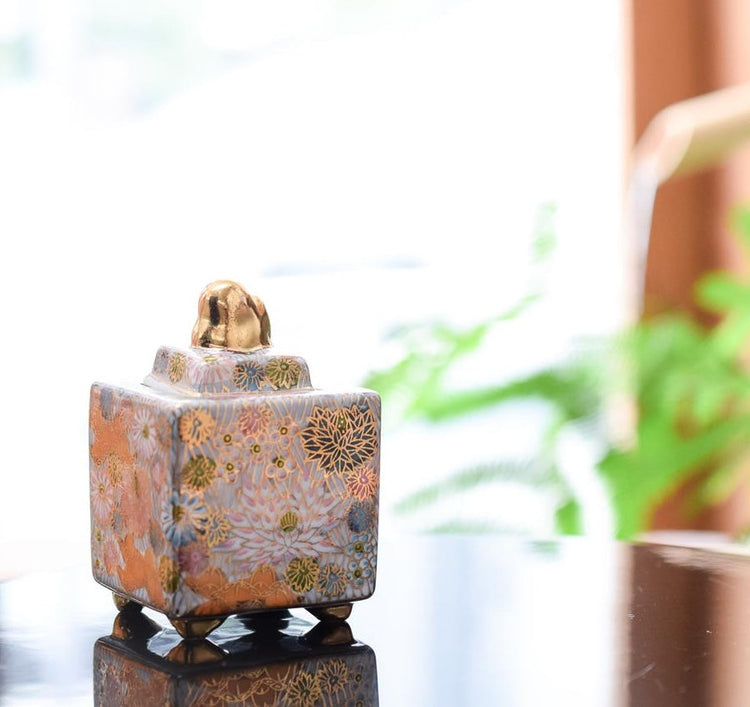 Kutani ware Censer.Hanging scroll weights