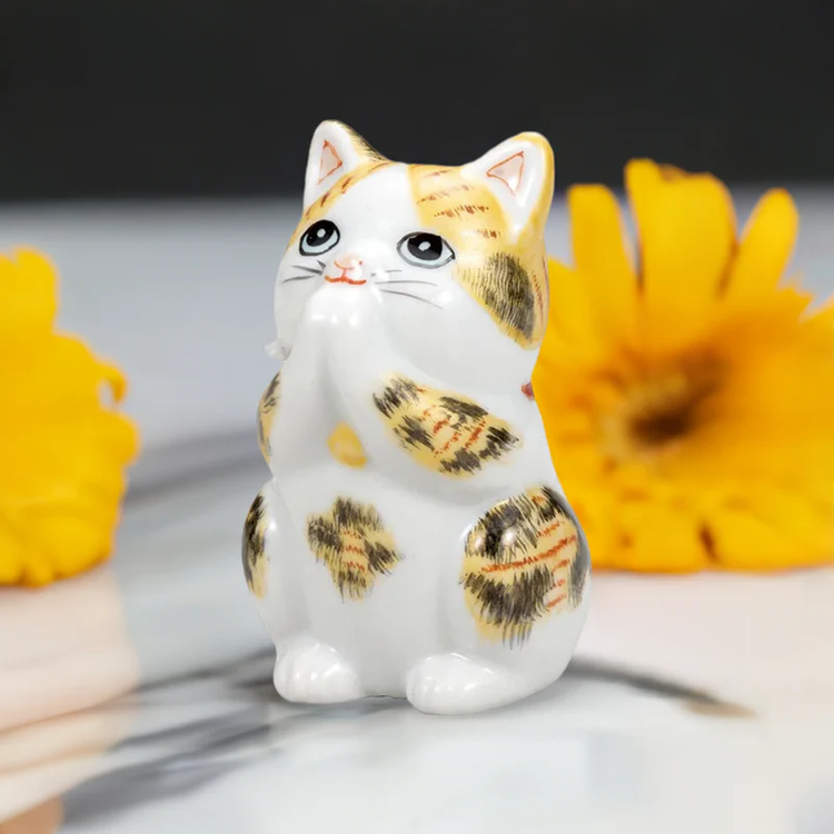 Kutani ware Lucky Cat "Maneki-Neko"