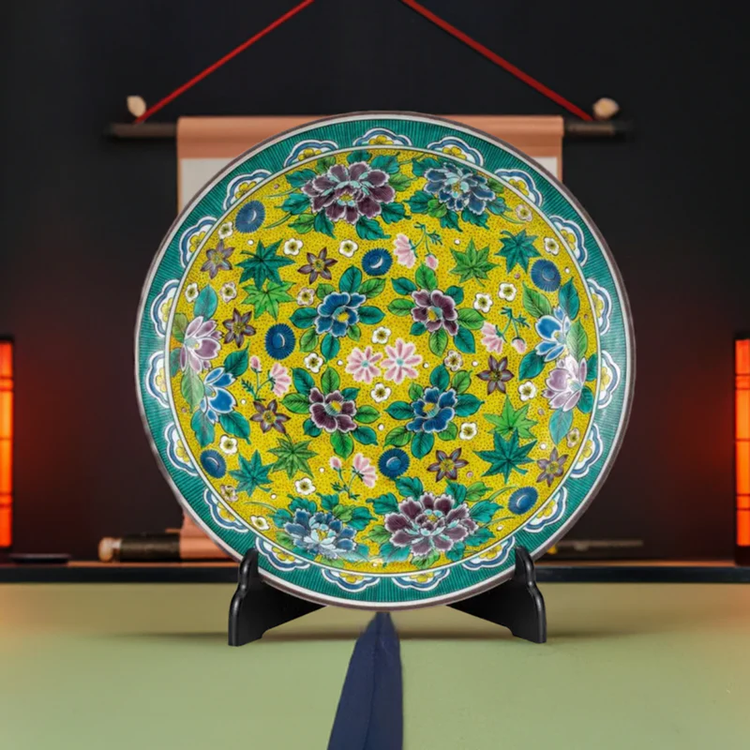 Kutani Ware Yoshidaya Style