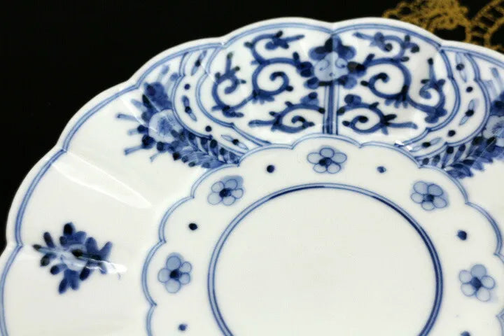 KUTANI (OFFICIAL KILN OF THE IMPERIAL HOUSEHOLD AGENCY) BLUE AND WHITE AUSPICIOUS PATTERN / CHOZA YAMAMOTO