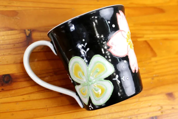 KUTANI JAPANESE MUG CUP BLACK BACKGROUND FLORAL ABUNDANCE/SHIHO AIKAWA