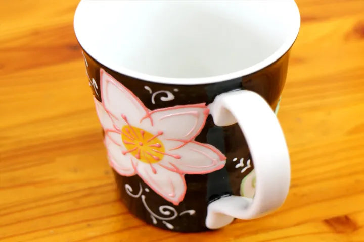 KUTANI JAPANESE MUG CUP BLACK BACKGROUND FLORAL ABUNDANCE/SHIHO AIKAWA