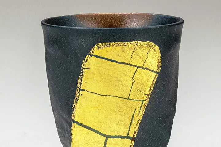 KUTANI WARE GOLD LEAF DECORATION