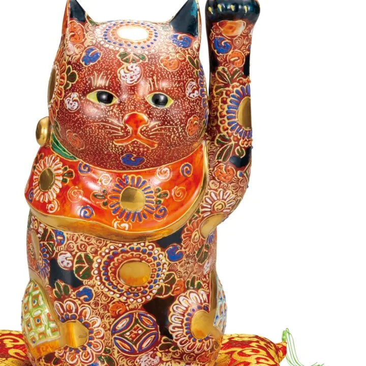 KUTANI WARE MANEKI NEKO – JAPANESE LUCKY CAT FIGURINE WITH MORI DECORATION, HAND-PAINTED PORCELAIN WITH CUSHION