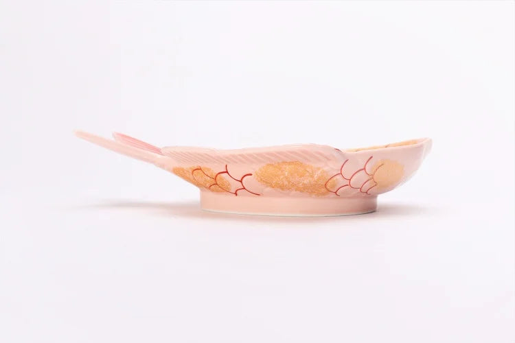 ARITA WARE NISHIKI PINK GLAZE TAI-SHAPED DISH WITH GOLD ACCENTS / KOURAKU KILN
