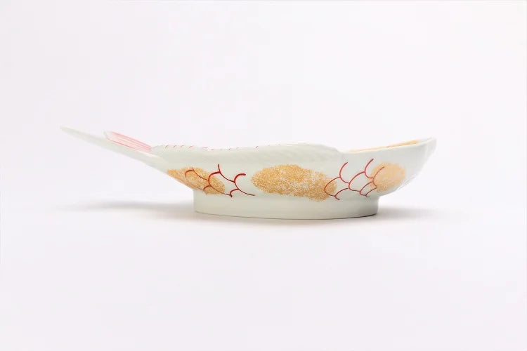 ARITA WARE NISHIKI GOLD-ACCENTED TAI-SHAPED DISH / KOURAKU KILN