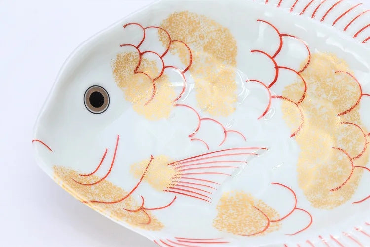 ARITA WARE NISHIKI GOLD-ACCENTED TAI-SHAPED DISH / KOURAKU KILN