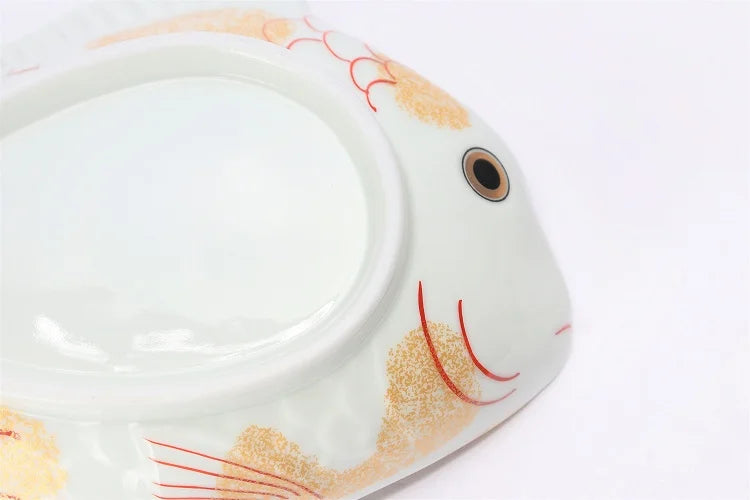 ARITA WARE NISHIKI GOLD-ACCENTED TAI-SHAPED DISH / KOURAKU KILN