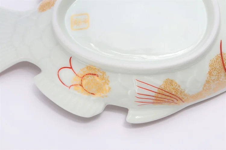 ARITA WARE NISHIKI GOLD-ACCENTED TAI-SHAPED DISH / KOURAKU KILN