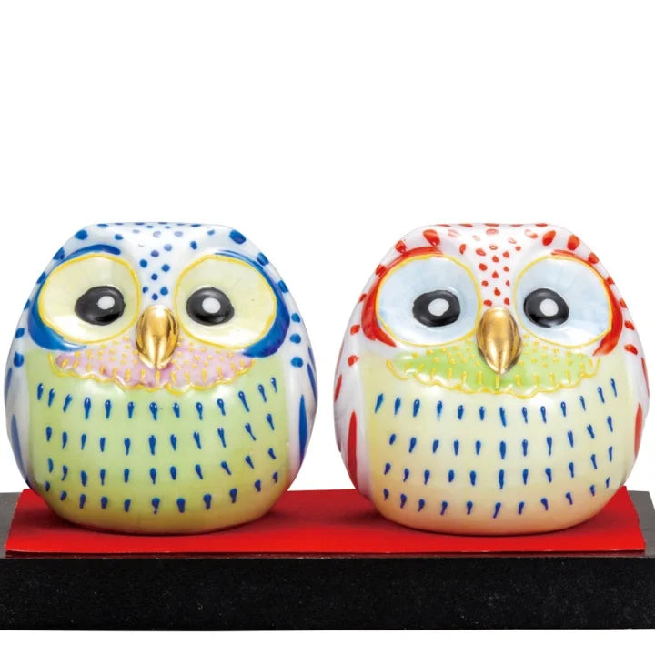 KUTANI WARE PAIR OF OWL FIGURINE (WITH STAND, RUG, AND STANDING SIGN)