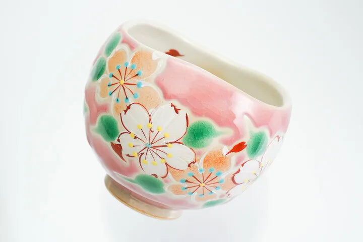 KUTANI WARE IPPUKU TEA BOWL “SAI BIYORI” SAKURA DESIGN, PINK – KOKUZŌU KILN, JAPAN