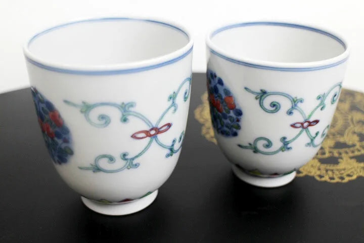 [IMPERIAL HOUSEHOLD PURVEYOR KILN] KUTANI WARE PAIR YUNOMI TEACUPS – TOSAIZU PEACH FRUIT DESIGN BY CHOZA YAMAMOTO