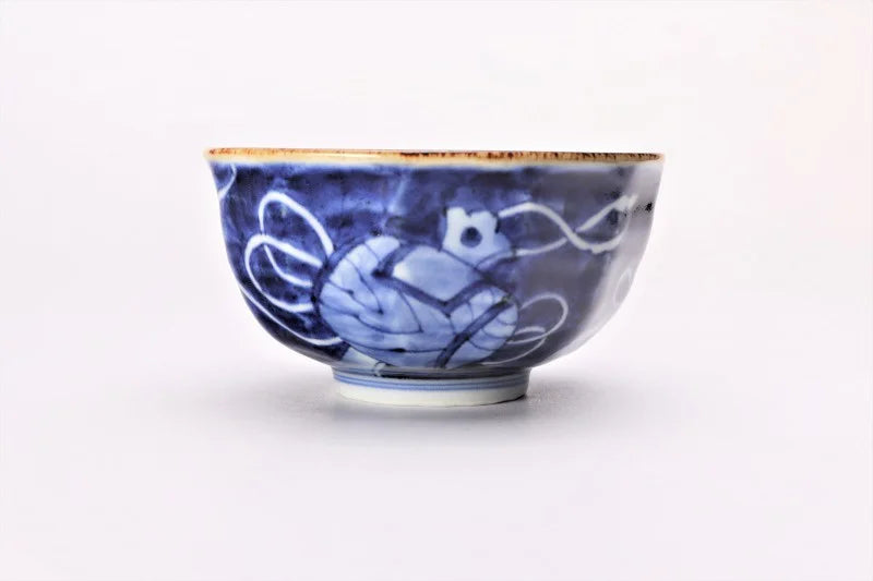 JAPANESE ARITA LARGE TEA CUP WITH SOMETSUKE TREASURE PATTERN / FUKUSEN KILN