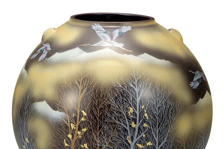 KUTANI WARE FLOWER VASE KINUN CRANE AND TREE MOTIF