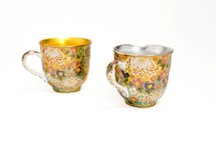 KUTANI WARE PAIR  MUGS HANAZUME INTERIOR GOLD AND SILVER LEAF DECORATION/ KUTANI AKATUKIDOU