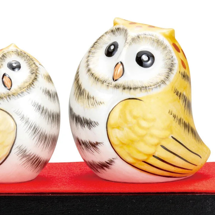 JAPANESE PAIR OF OWL FIGURINE KUTANI GOLD PAINT