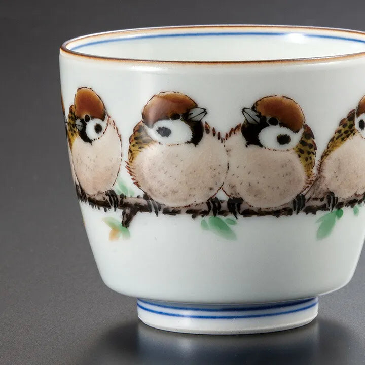 KUTANI GUINOMI SAKE CUP – SPARROWS IN FLIGHT MOTIF, HAND-PAINTED BY TOSHITO NAKAMURA