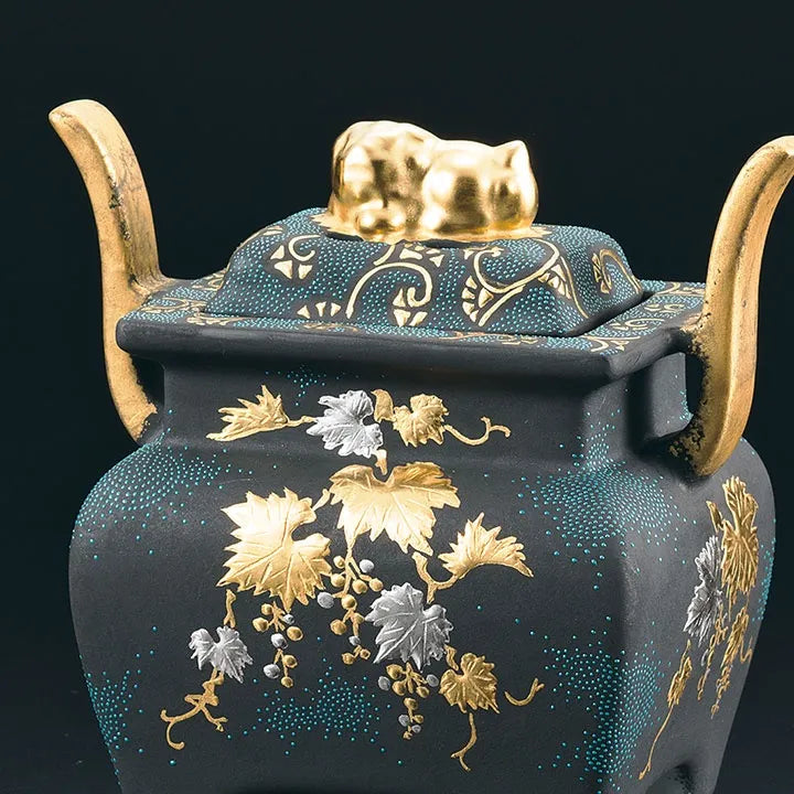 KUTANI JAPANESE INCENSE BURNER (PLATINUM MORIE GRAPE MOTIF WITH AOCHIBU BLUE DOT DECORATION)/KINGYOKU NAKADA