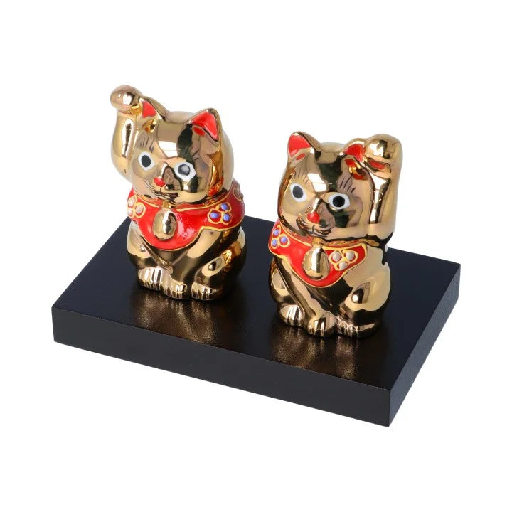 KUTANI WARE  PAIR OF LUCKY CATS KINSAI /(WITH STAND AND WOODEN NAMEPLATE)