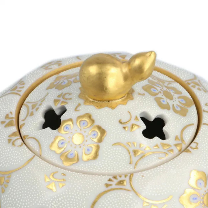 KINGYOKU NAKADA KUTANI INCENSE BURNER – WHITE BEADS WITH GOLD CLEMATIS DESIGN