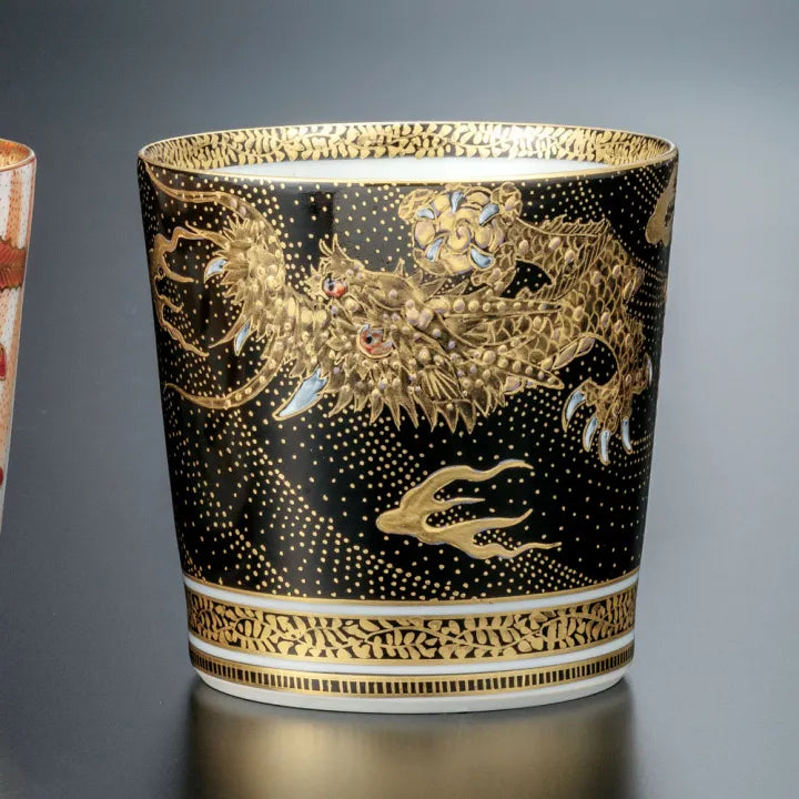 KUTANI PORCELAIN SHOCHU CUPS  GOLD BROCADE MOTIF OF TWO DIVINE FIGURES/YOSHINORI FUKUDA