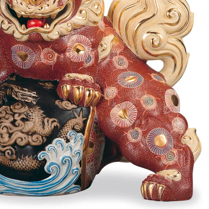 KUTANI WARE STANDING LION WITH DRAGON SCULPTURE – PREMIUM JAPANESE PORCELAIN GUARDIAN STATUE, HANDCRAFTED