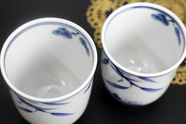 KUTANI WARE IMPERIAL HOUSEHOLD AGENCY OFFICIAL KILN SET TEACUP (SORINMON SHOCHIKUBAI) / CYOZA YAMAMOTO