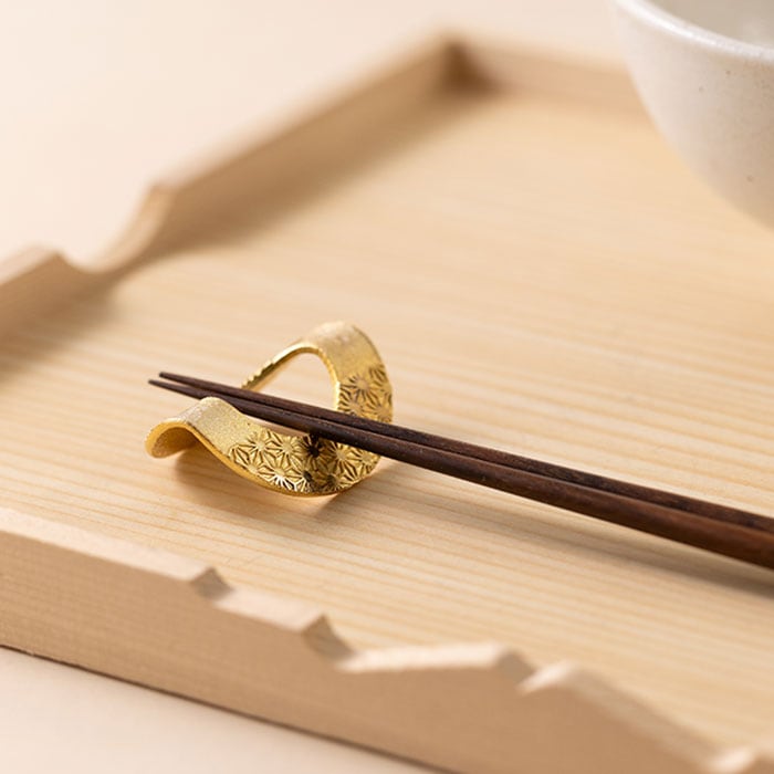 NOUSAKU CHOPSTICK RESTS RIN (BELL) – GOLD – SET OF 5