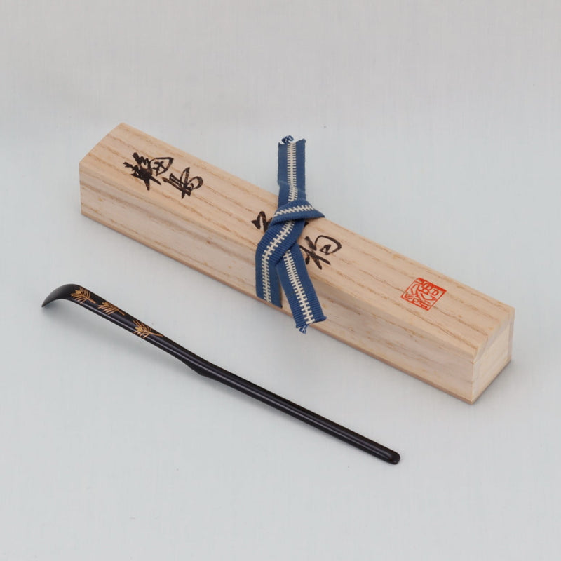 WAJIMA LACQUERWARE CHASHAKU - MATSU MAKIE DESIGN, TRADITIONAL JAPANESE TEA CEREMONY SPOON
