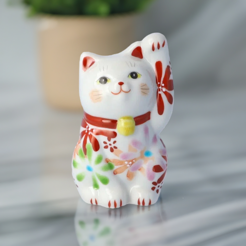 KUTANI WARE  LUCKY CAT(MANEKI NEKO) FLOWER UTAGE RED / KOKUZOU KLIN