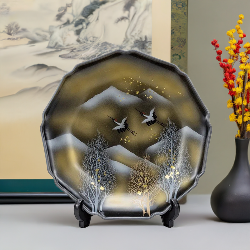 KUTANI WARE DECORATIVE PLATE - KIDACHI TSURU DESIGN, TRADITIONAL JAPANESE CRANE MOTIF