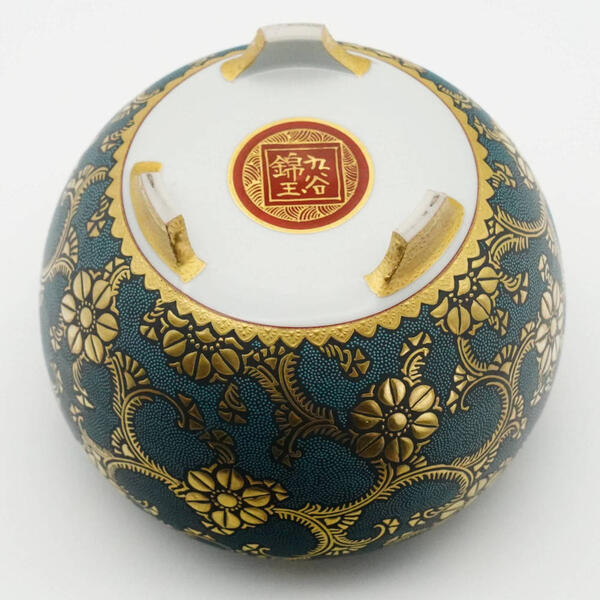 KINGYOKU NAKADA KUTANI INCENSE BURNER – "WHIRL PATTERN BLUE DOTS WITH DOUBLE CLEMATIS ARABESQUE"
