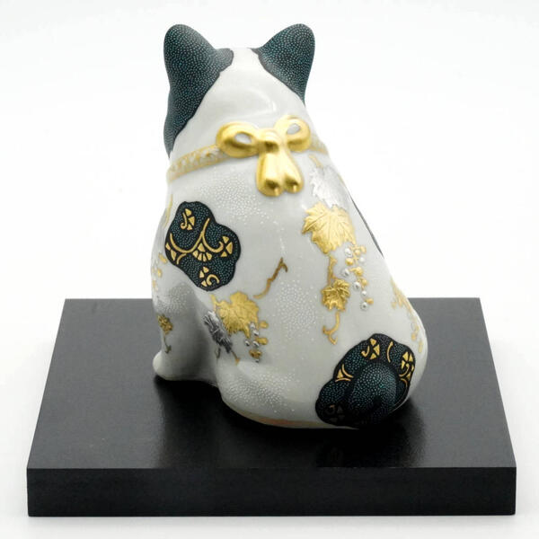KINGYOKU NAKADA KUTANI BULLDOG WHITE PLATINUM RAISED DESIGN, GRAPES WITH BLUE AND WHITE DOTS