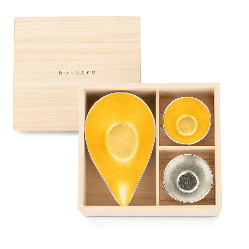 NOUSAKU GUINOMI KATAKUCHI (LARGE) - GOLD LEAF & GUINOMI (SAKE CUP) TIN AND GOLD LEAF SET (WITH PAULOWNIA BOX)